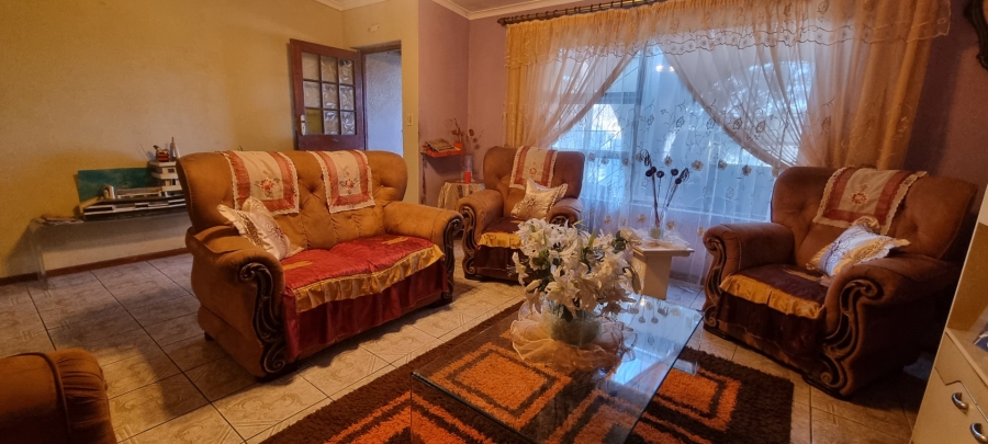 4 Bedroom Property for Sale in Silvertown Western Cape